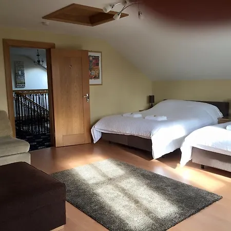 Red Gate House 4* Malin