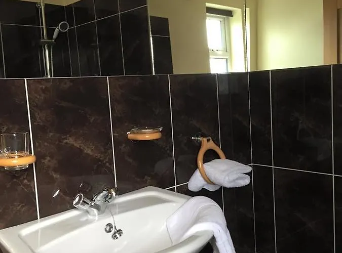 Red Gate House 4* Malin